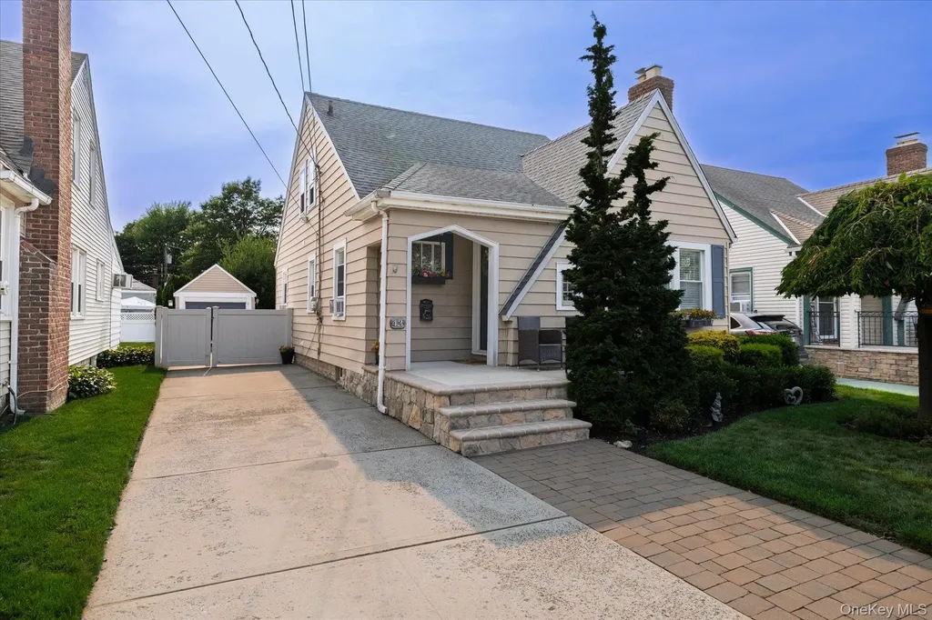 43 Devon Street Malverne NY 11565