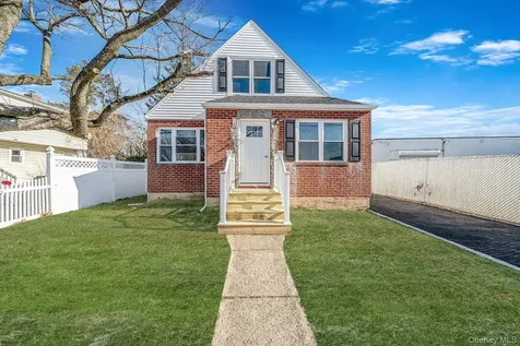 8 Rockaway Avenue Westbury NY 11590