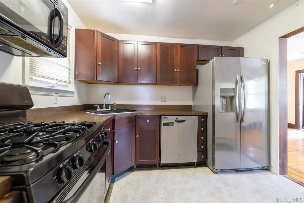 59 Hampton Road Lynbrook NY 11563