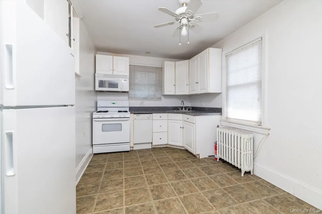 59 Hampton Road Lynbrook NY 11563