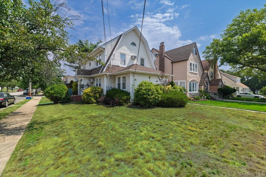 59 Hampton Road Lynbrook NY 11563