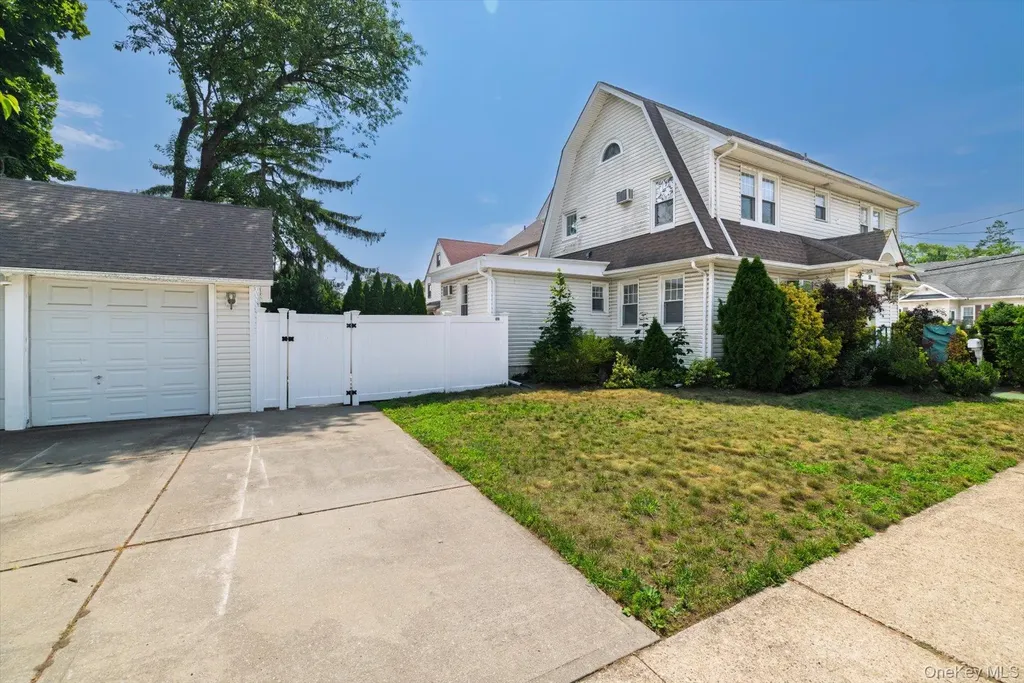 59 Hampton Road Lynbrook NY 11563