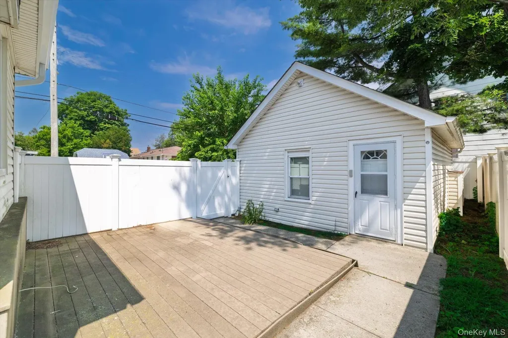59 Hampton Road Lynbrook NY 11563