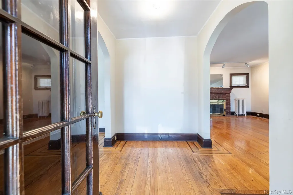 59 Hampton Road Lynbrook NY 11563