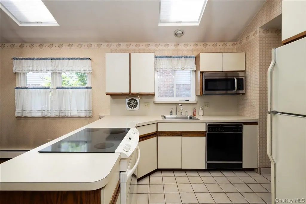 131 Oceanview Road East Rockaway NY 11518