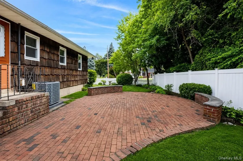 131 Oceanview Road East Rockaway NY 11518