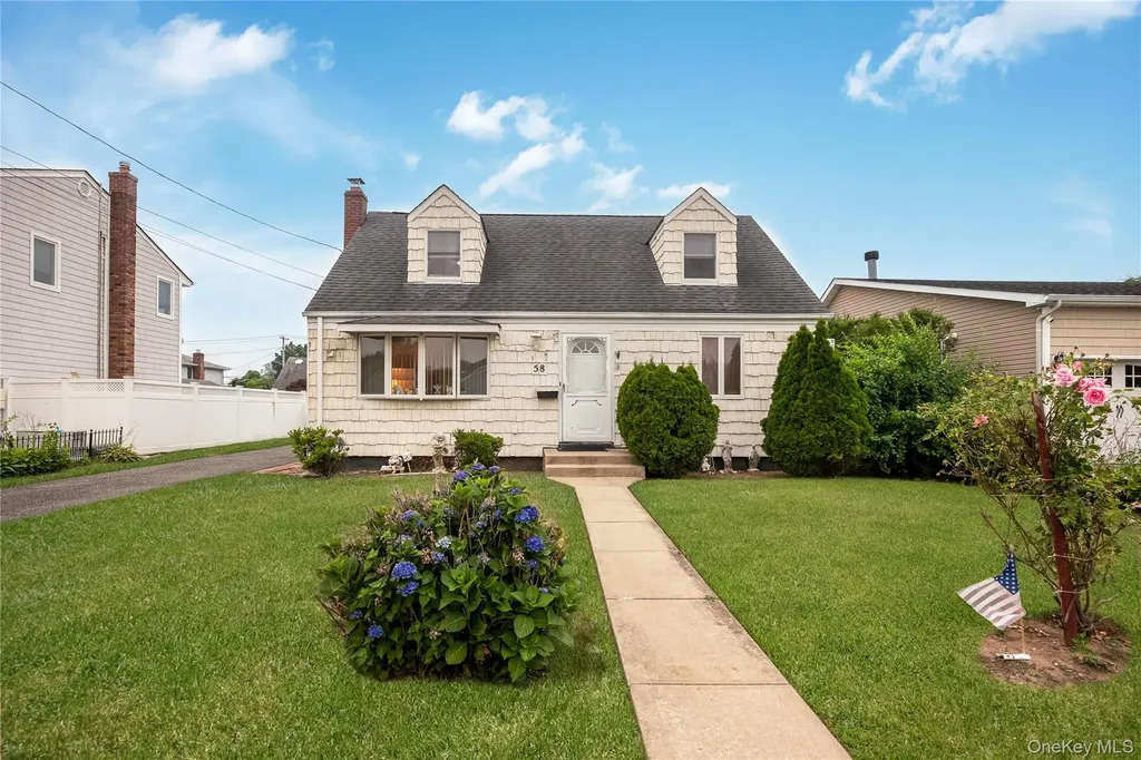 58 S Crescent Drive Farmingdale NY 11735