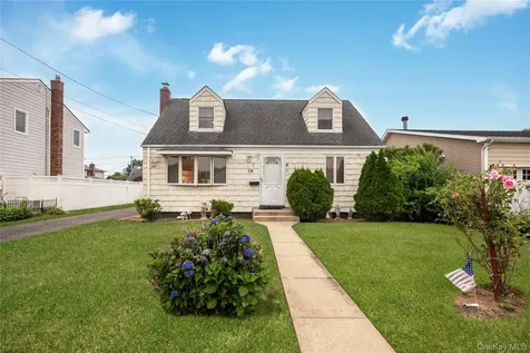 58 S Crescent Drive Farmingdale NY 11735