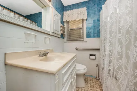 58 S Crescent Drive Farmingdale NY 11735