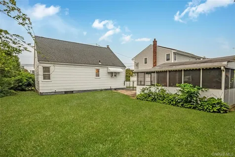 58 S Crescent Drive Farmingdale NY 11735