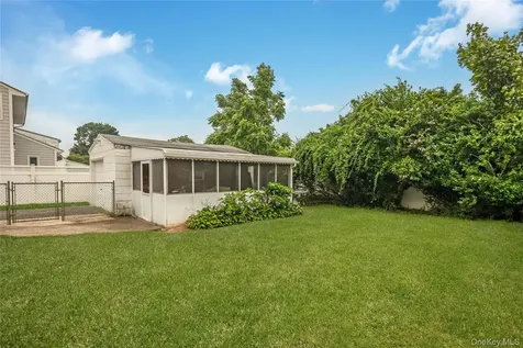 58 S Crescent Drive Farmingdale NY 11735