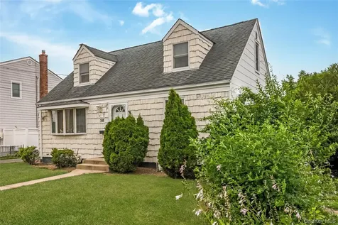 58 S Crescent Drive Farmingdale NY 11735