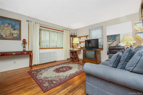 58 S Crescent Drive Farmingdale NY 11735