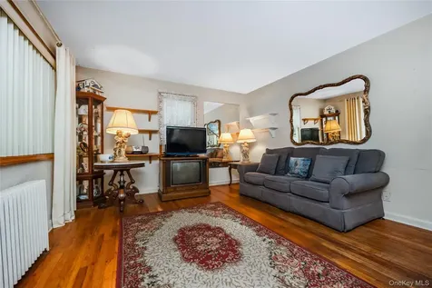 58 S Crescent Drive Farmingdale NY 11735
