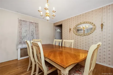 58 S Crescent Drive Farmingdale NY 11735