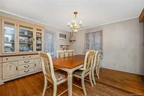 58 S Crescent Drive Farmingdale NY 11735