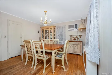 58 S Crescent Drive Farmingdale NY 11735