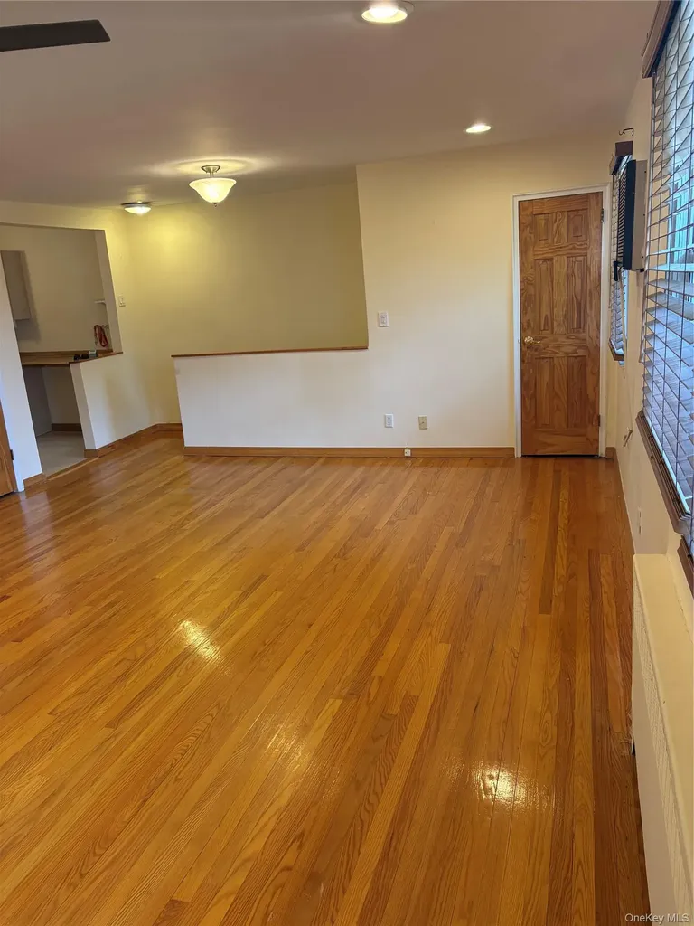 268-18 81st Avenue New Hyde Park NY 11040