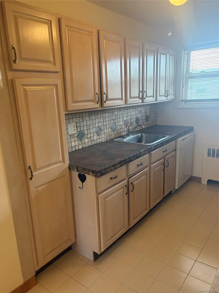268-18 81st Avenue New Hyde Park NY 11040