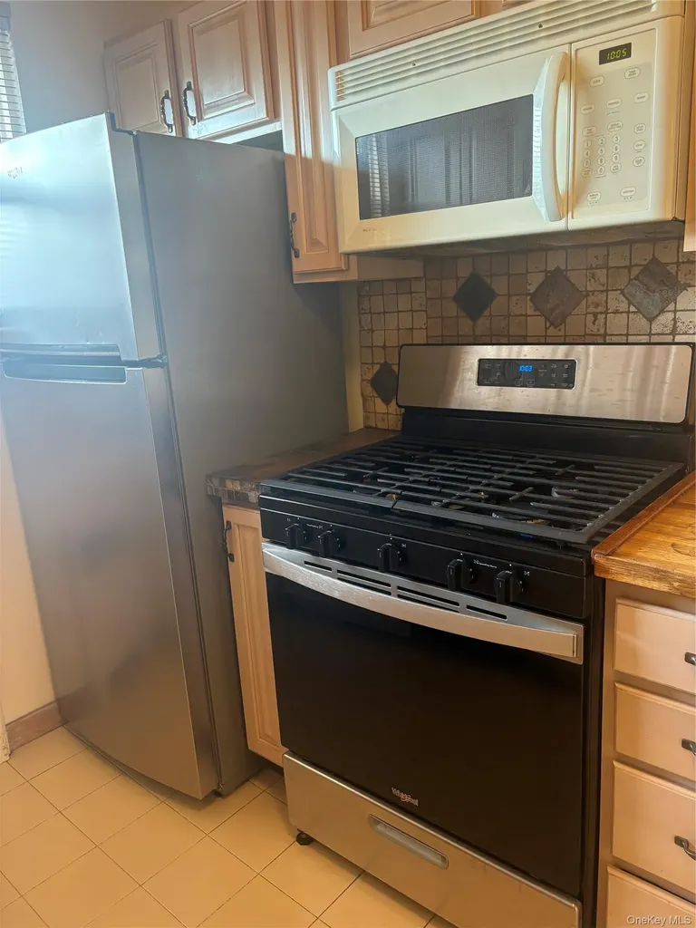 268-18 81st Avenue New Hyde Park NY 11040