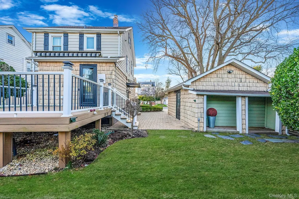 32 Everett Lynbrook NY 11563