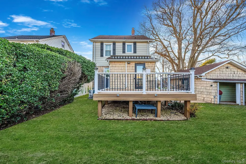 32 Everett Lynbrook NY 11563