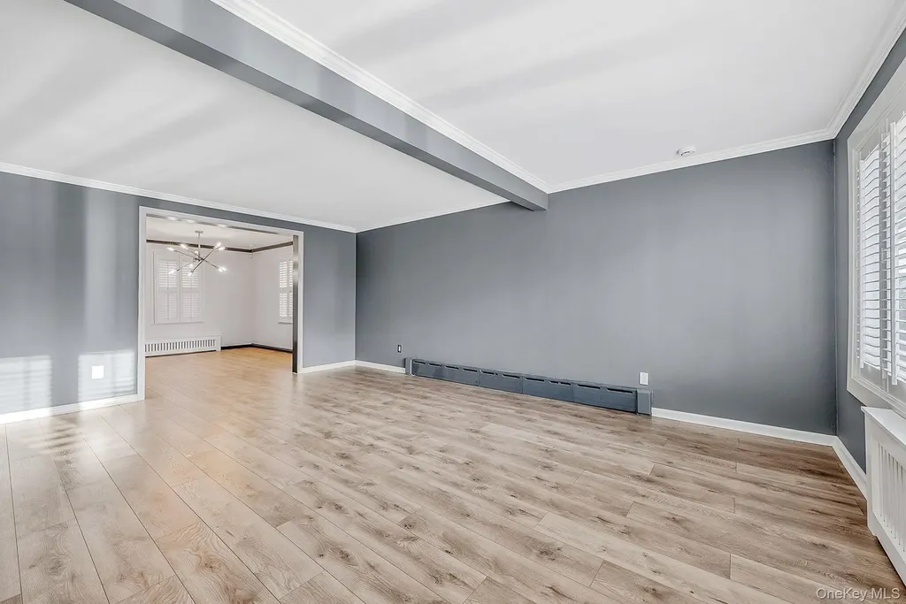 32 Everett Lynbrook NY 11563