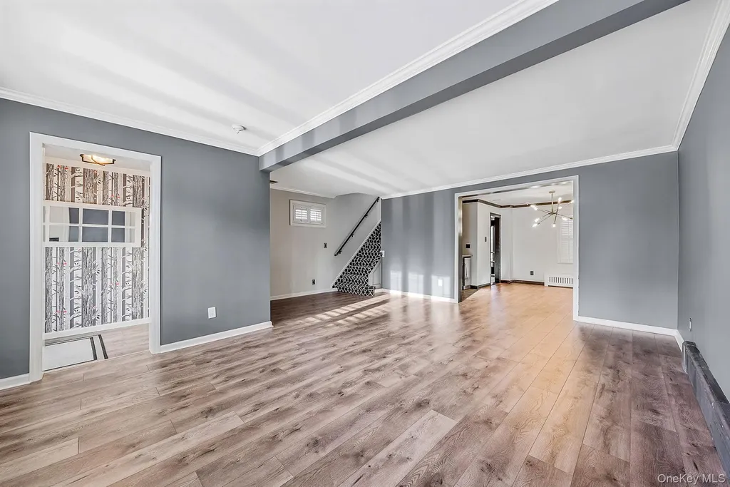 32 Everett Lynbrook NY 11563