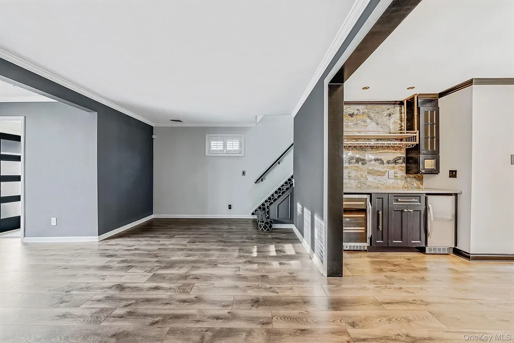 32 Everett Lynbrook NY 11563