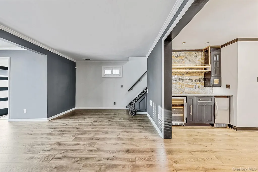 32 Everett Lynbrook NY 11563