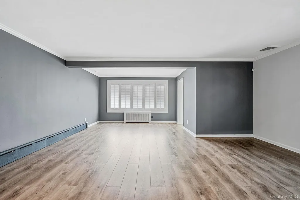 32 Everett Lynbrook NY 11563