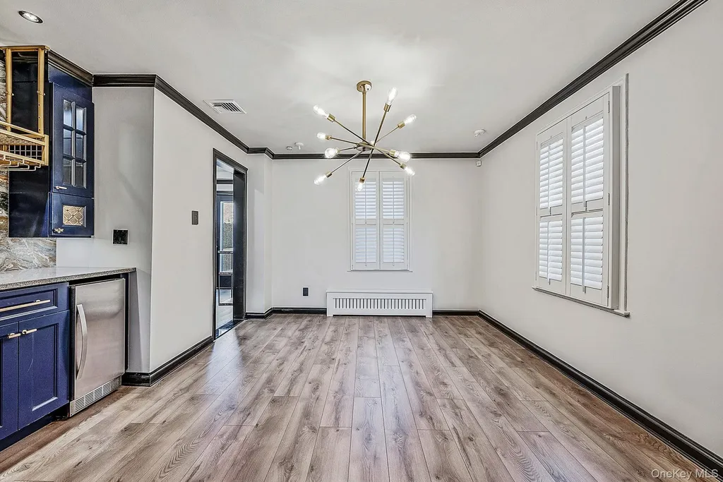 32 Everett Lynbrook NY 11563