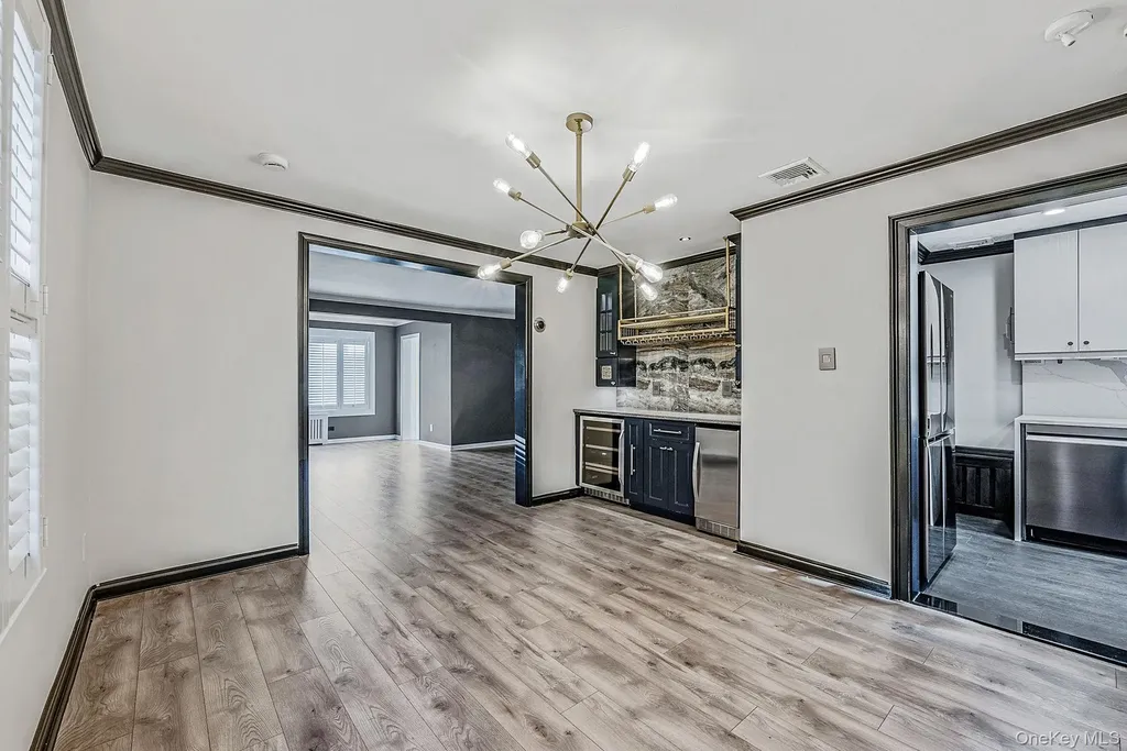 32 Everett Lynbrook NY 11563