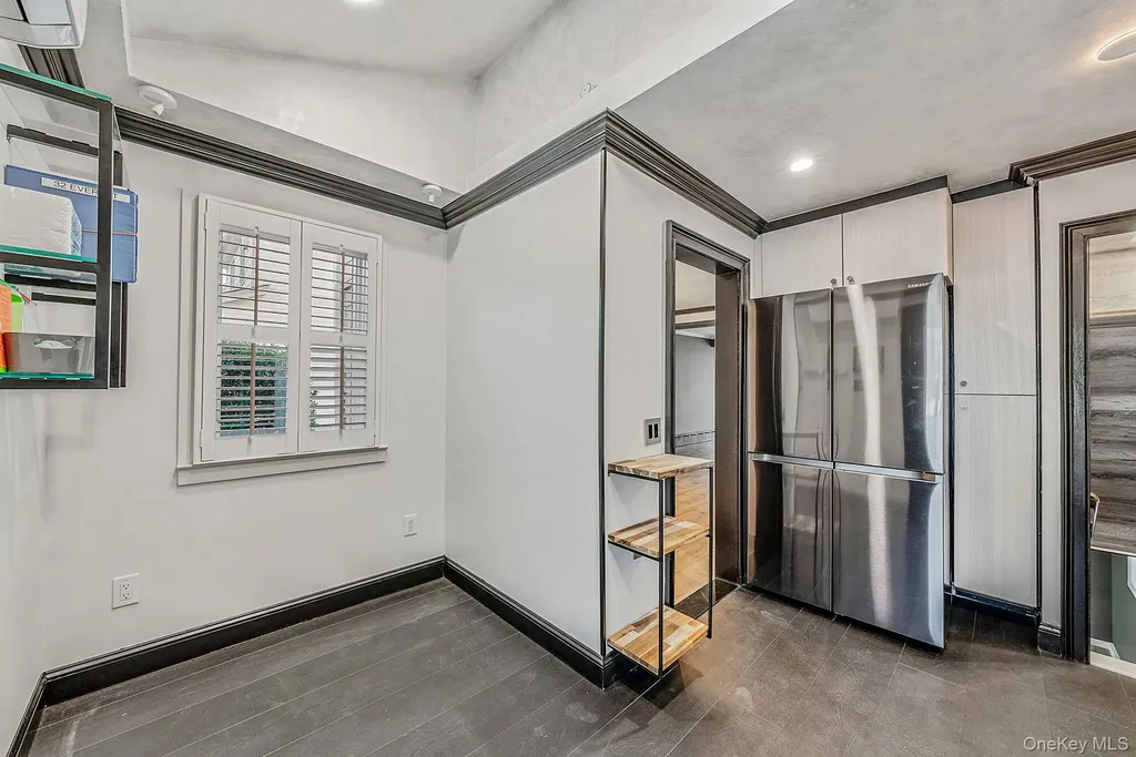 32 Everett Lynbrook NY 11563
