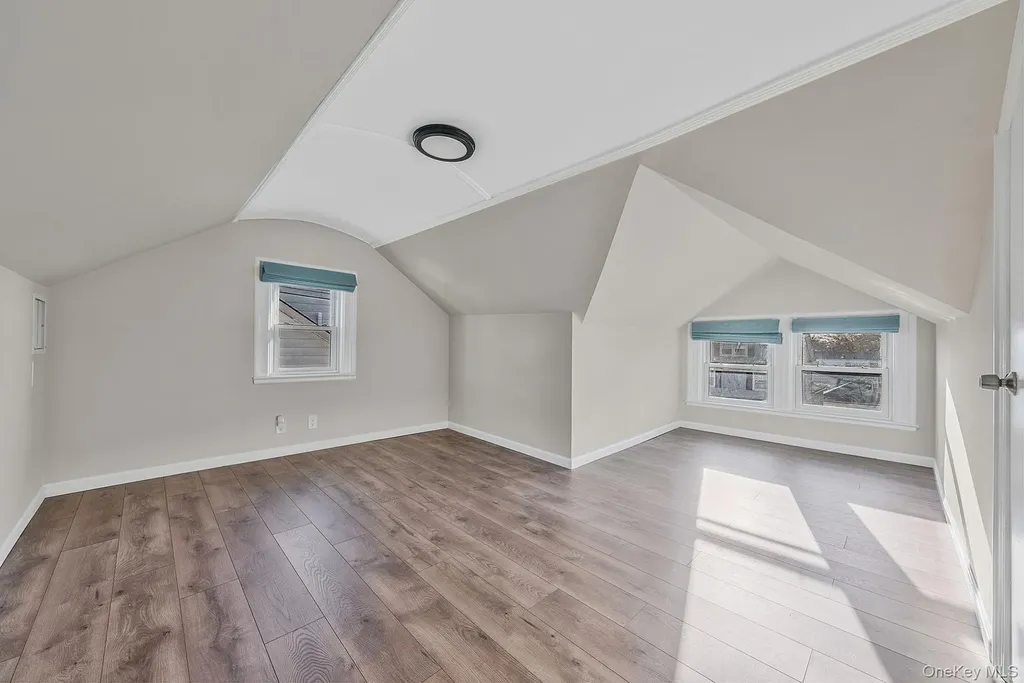 32 Everett Lynbrook NY 11563