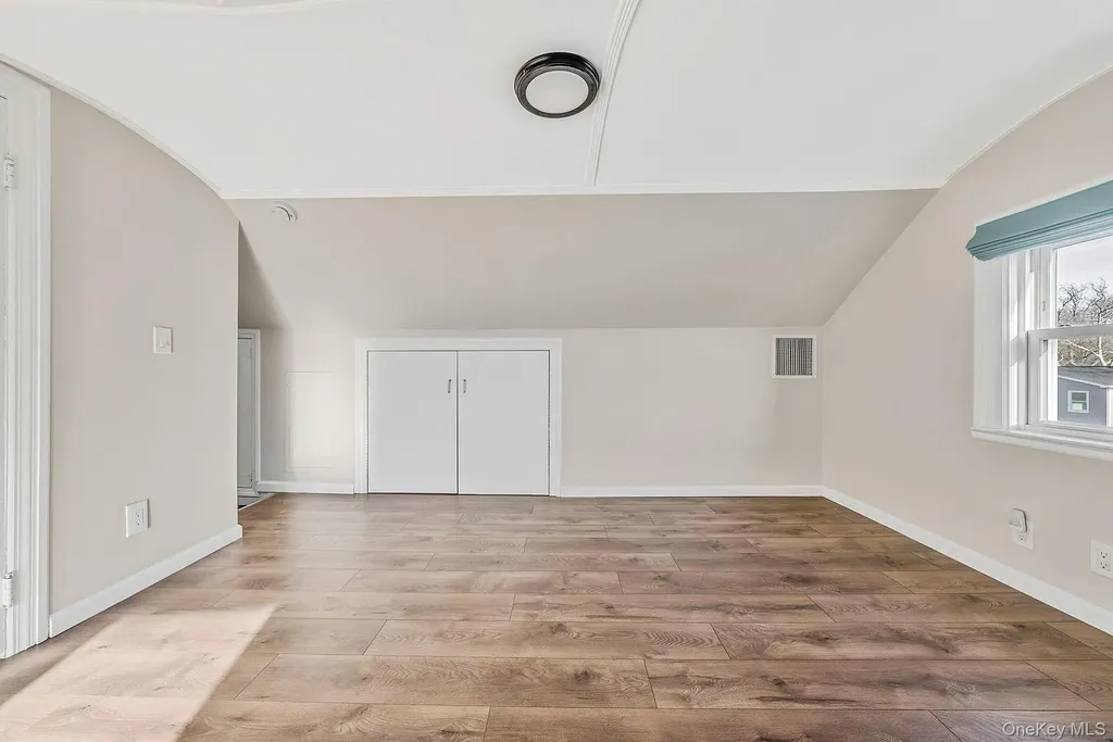 32 Everett Lynbrook NY 11563