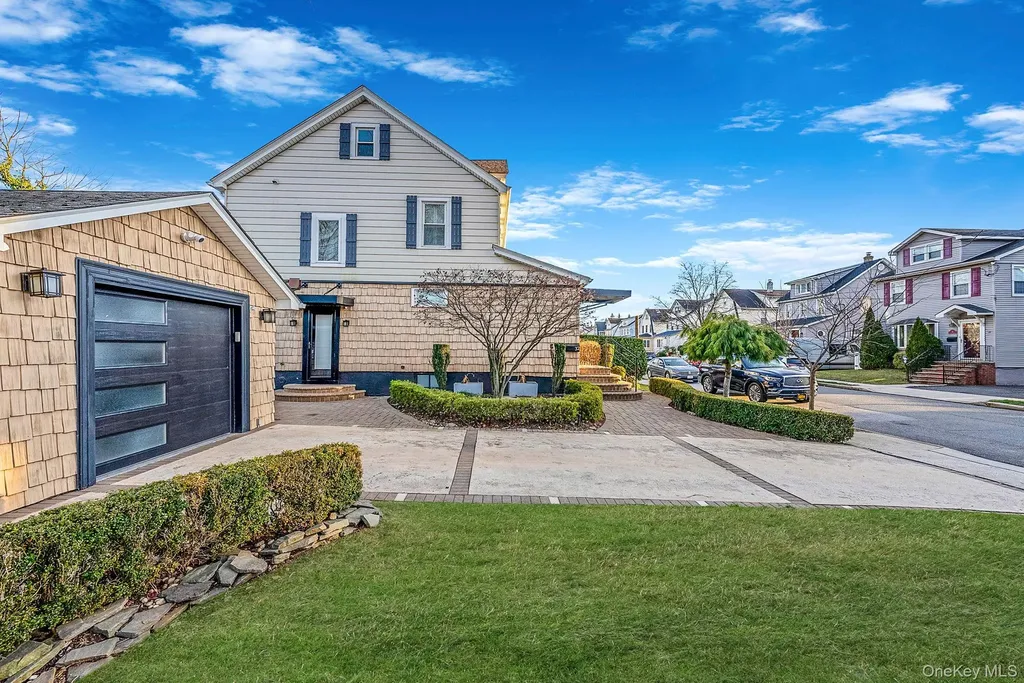 32 Everett Lynbrook NY 11563