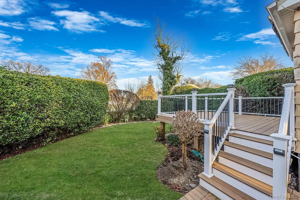 32 Everett Lynbrook NY 11563