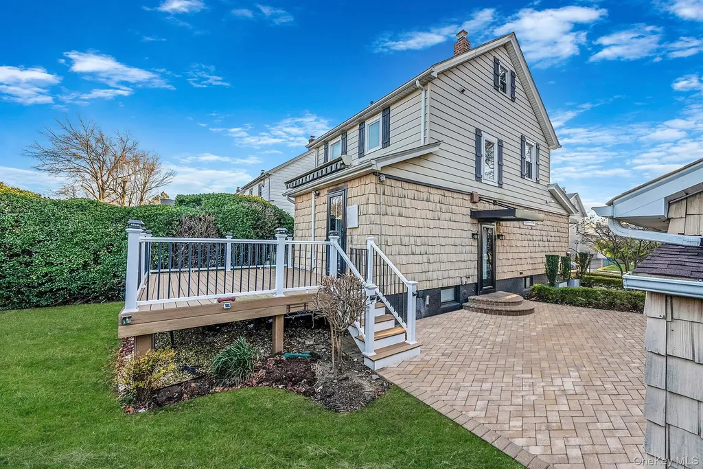 32 Everett Lynbrook NY 11563