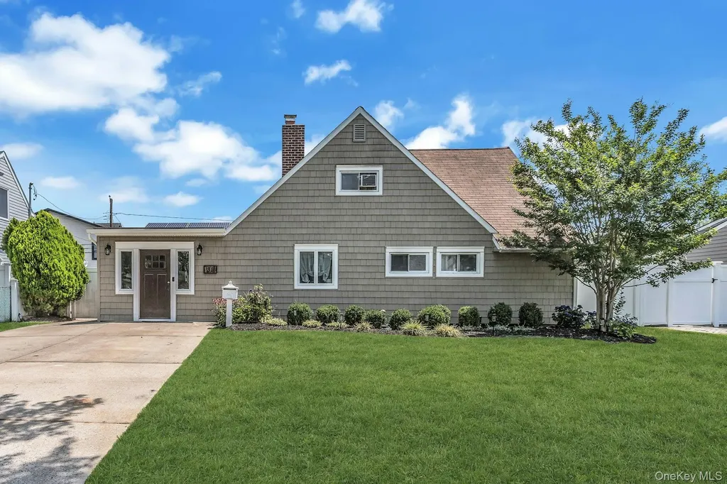 31 Martin Lane Westbury NY 11590