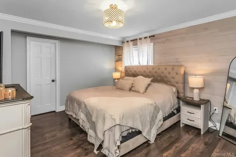31 Martin Lane Westbury NY 11590