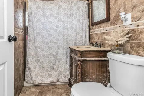 31 Martin Lane Westbury NY 11590
