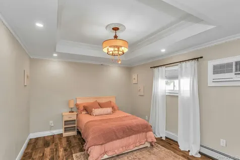 31 Martin Lane Westbury NY 11590