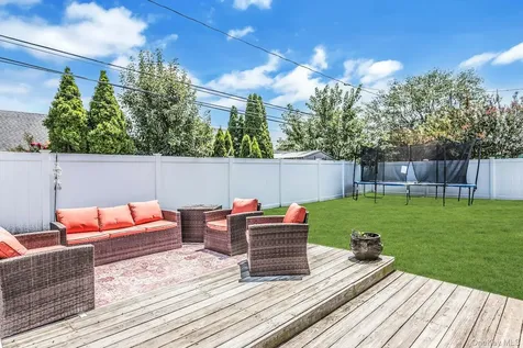 31 Martin Lane Westbury NY 11590
