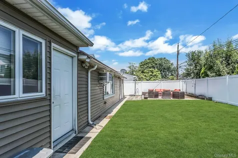 31 Martin Lane Westbury NY 11590