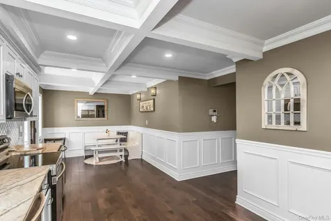 31 Martin Lane Westbury NY 11590