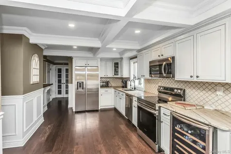 31 Martin Lane Westbury NY 11590