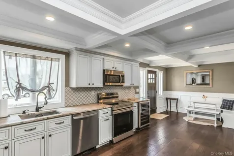 31 Martin Lane Westbury NY 11590