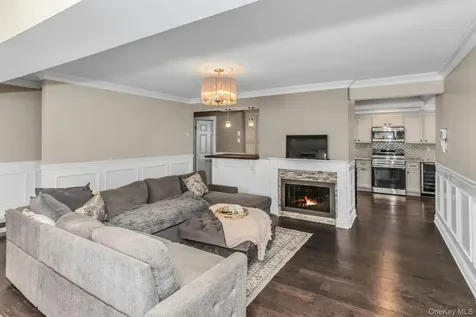 31 Martin Lane Westbury NY 11590