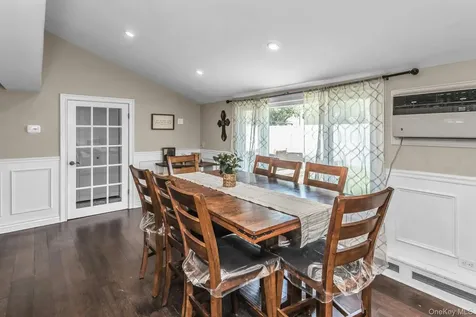 31 Martin Lane Westbury NY 11590